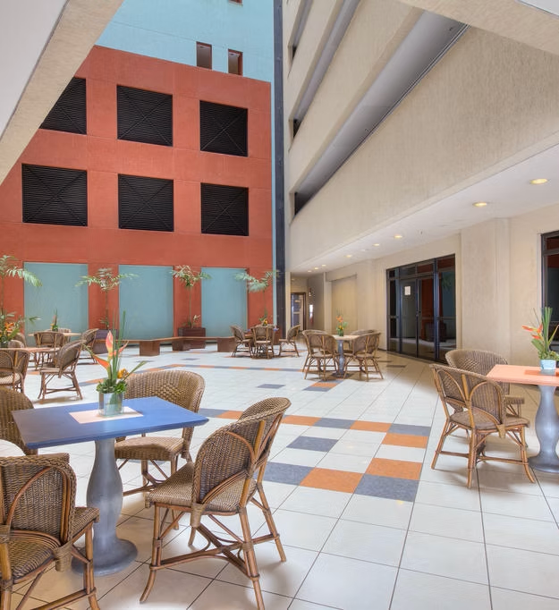 Iate Plaza Hotel